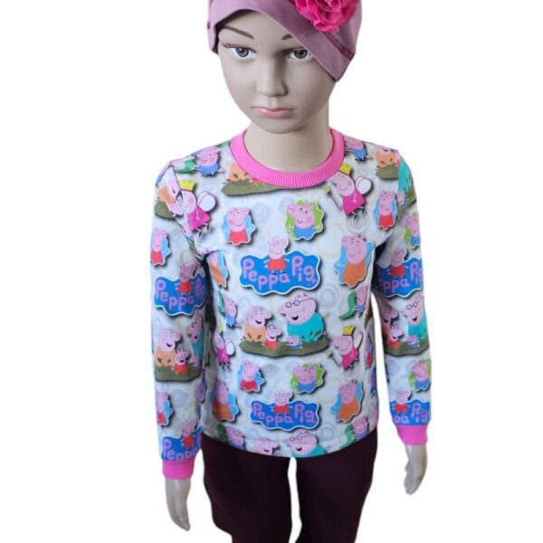 Peppa Pig bluse laget av myk frenchterry med elastisk hals og oppbrettbare ermer