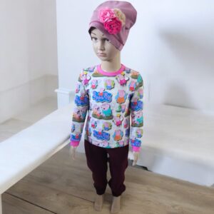 Peppa Pig bluse laget av myk frenchterry med elastisk hals og oppbrettbare ermer